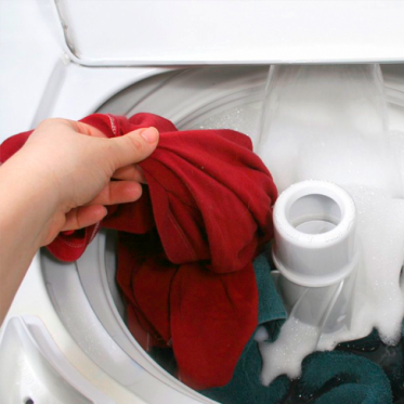 Cómo evitar la formación de bolitas en la ropa al lavarla